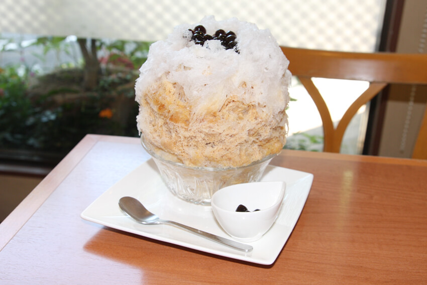 「ティーハウスマユール宮崎台店」のタピオカミルクティー  かき氷